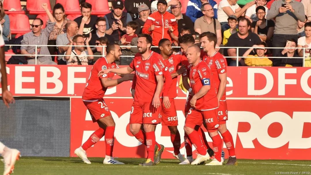  朗斯门将神扑零封马赛保住欧战希望  